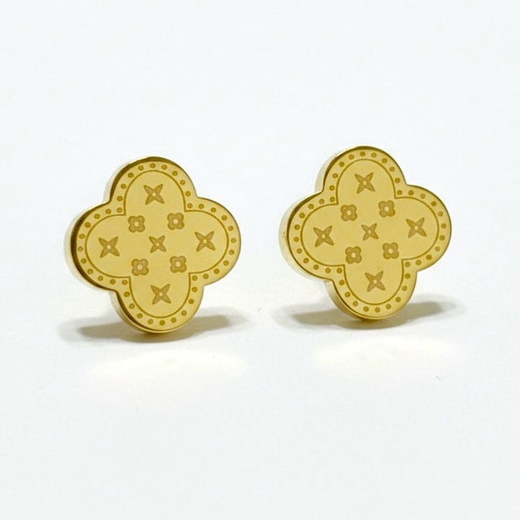 Four Leaf Clover 18K Gold Plated Stainless Steel Stud Earrings - Picture 6 of 7